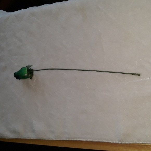 Green wooden rose, 13 inches long - Picture 5 of 6